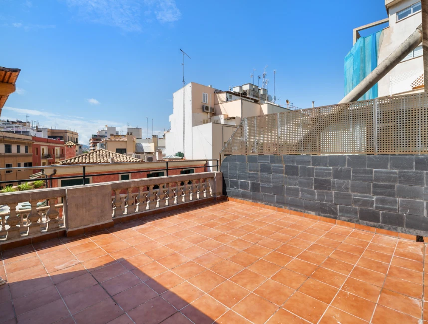 Spazioso attico con potenziale di ammodernamento, terrazze e ascensore a Palma di Maiorca, Città Vecchia-9