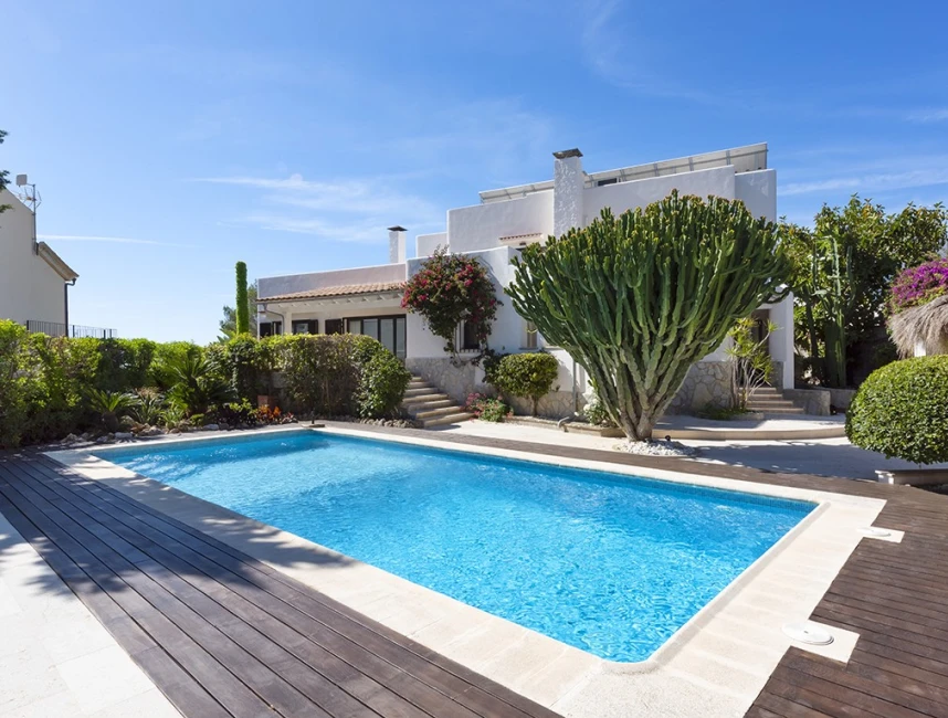 Bezaubernde Villa im Ibiza-Stil mit Meerblick-1