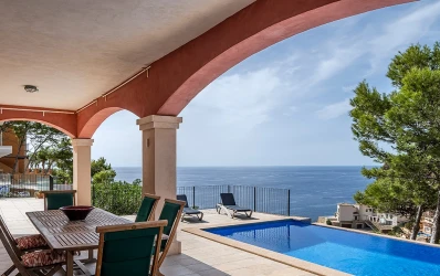 Villa mediterranea con vista sul mare