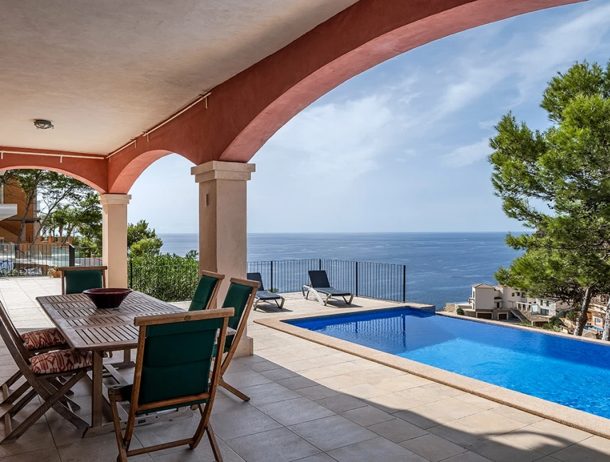 Villa mediterránea con vistas al mar-1