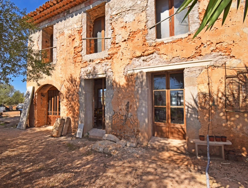 Wspaniała nieruchomość z kamiennym domem do odrestaurowania w Consell-1
