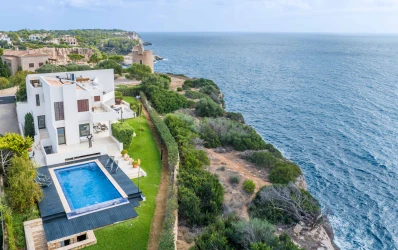 Villa in 1e zee linie met uitzicht op "Es Pontas".