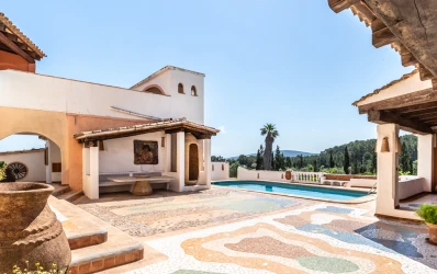 Finca with views over Palma and the Tramuntana Mountains