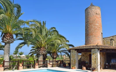 Spacious property with an old mill in S'Aranjassa