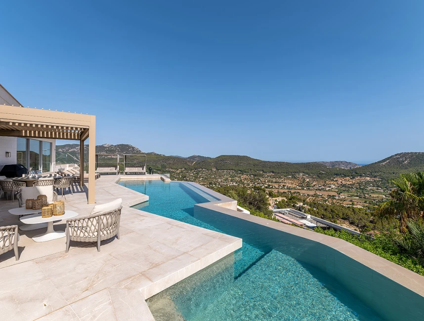 Spectacular villa with amazing panoramic views-13