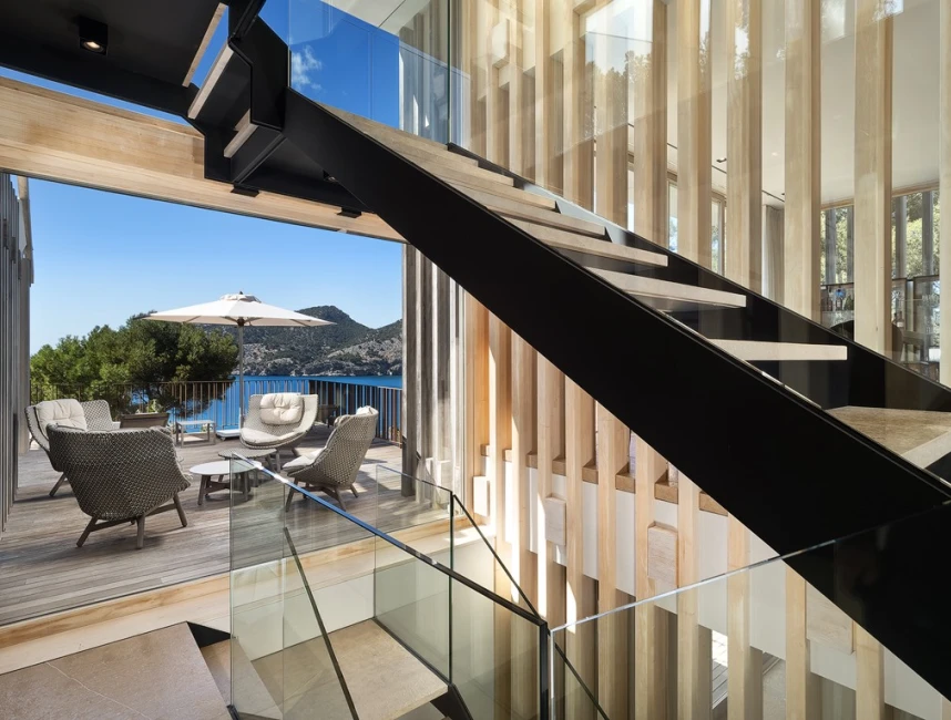 Esclusiva casa di design con vista sul mare in una posizione spettacolare-4