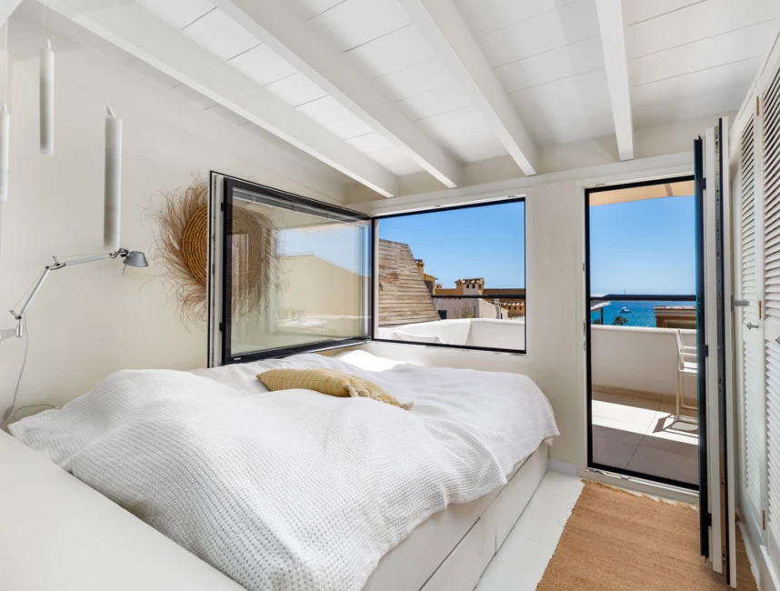 Studio penthouse with sea view & terrace in Calatrava-9