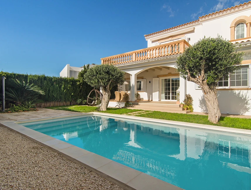 Villa mediterránea con piscina en Sa Torre-17