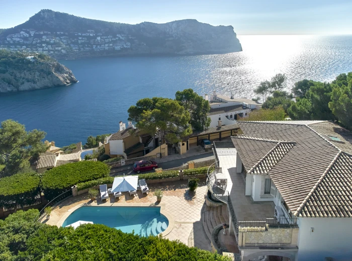 Mediterrane Villa mit Blick und Ferienvermietungslizenz-1