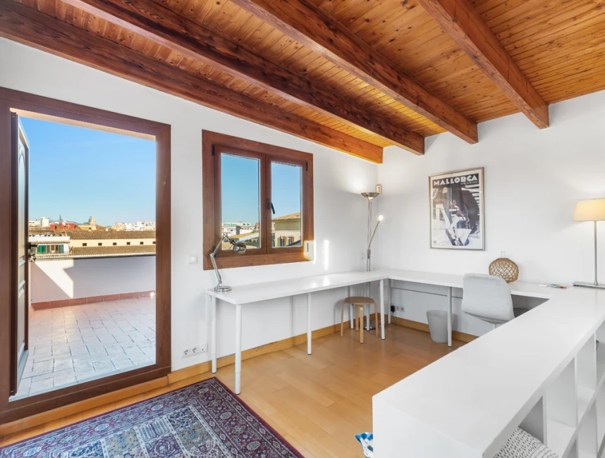Characterful penthouse with three terraces and lift, Old Town- Palma de Mallorca-9