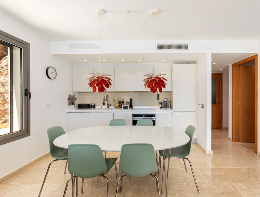 Modern apartament en primera línia de mar amb vistes-9
