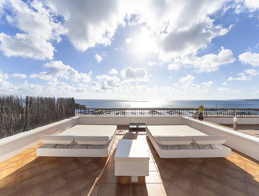 Exclusive sea view flat in a privileged location in Puerto Portals-1