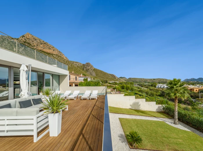 Stunning villa with sea views-3
