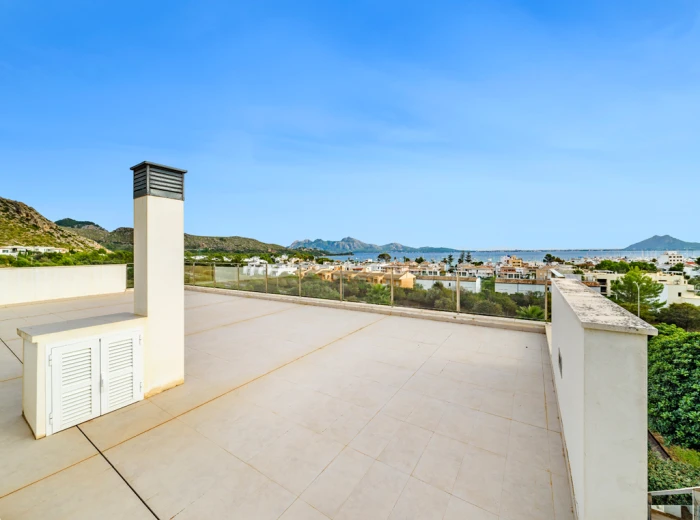 Stunning villa with sea views-15