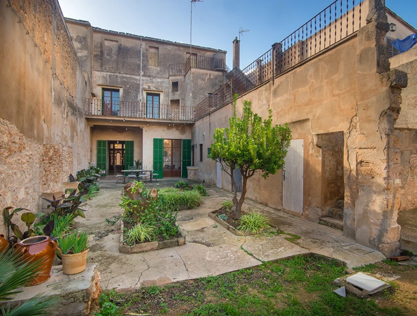 Authentic palace in the heart of Llucmajor-16