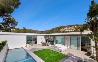 Privat belägen modern villa i bergen i Costa d'en Blanes