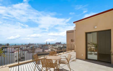 Stylishly renovated and characterful penthouse with terraces, views and lift