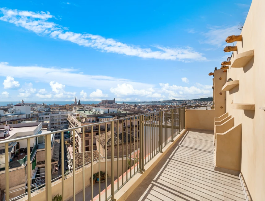Stilfullt renoverad takvåning med terrasser, utsikt och hiss - Palma centrum - Mallorca-3