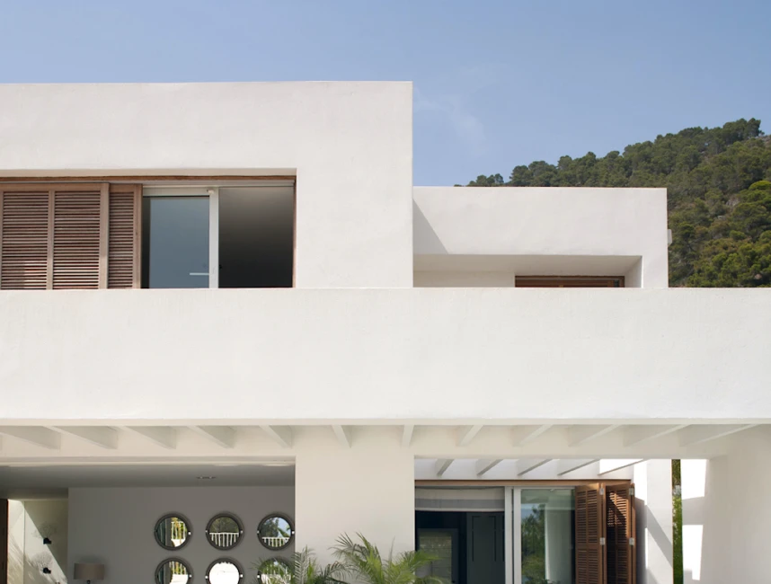 Vila de disseny amb fantàstiques vistes al mar a Costa dels Pins-12