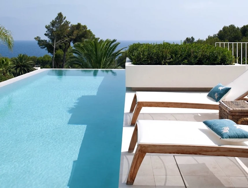 Vila de disseny amb fantàstiques vistes al mar a Costa dels Pins-1