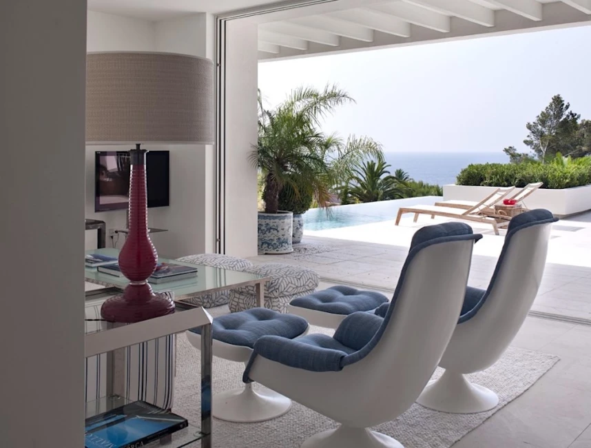 Vila de disseny amb fantàstiques vistes al mar a Costa dels Pins-2
