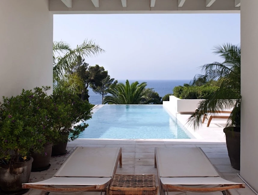 Vila de disseny amb fantàstiques vistes al mar a Costa dels Pins-11