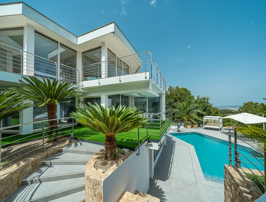 Amplia villa moderna con vistas al golf-2