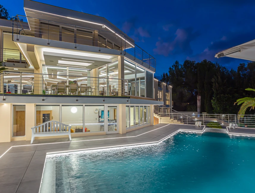 Spacious modern villa with golf views-30