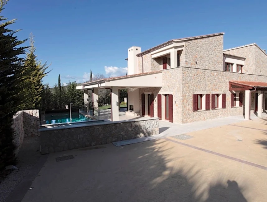 South facing villa with rental licence next to the golf course in Canyamel-13
