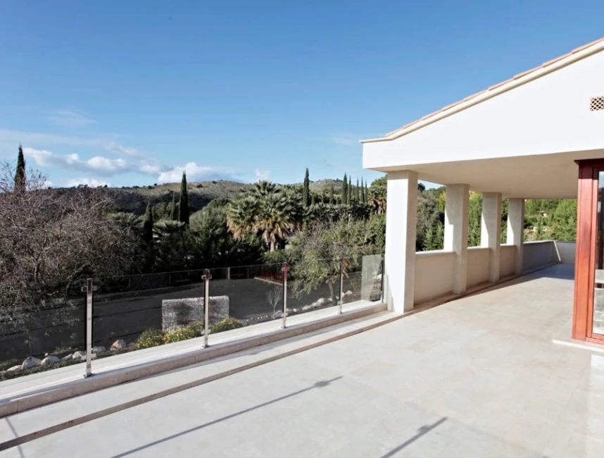 South facing villa with rental licence next to the golf course in Canyamel-11