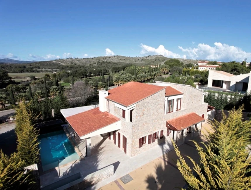 South facing villa with rental licence next to the golf course in Canyamel-2