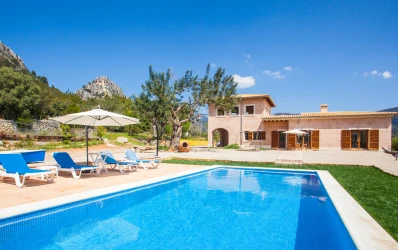 Finca in privileged area with panoramic views and holiday rental licence