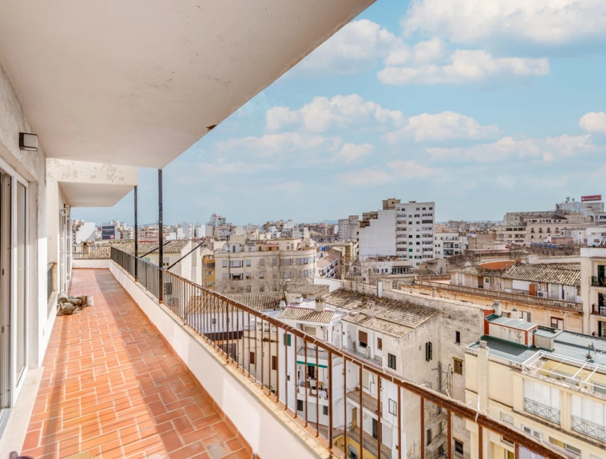 Ampio e luminoso appartamento con terrazza, ascensore e parcheggio a Palma di Maiorca, centro città-6