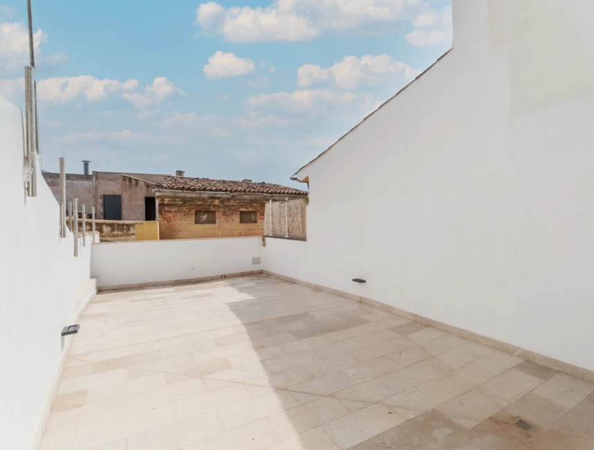 Renovated townhouse with roof terrace & lift in Palma, Old Town-1
