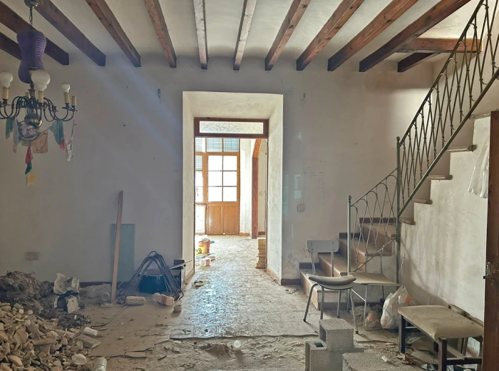Townhouse to renovate in Alaró-2