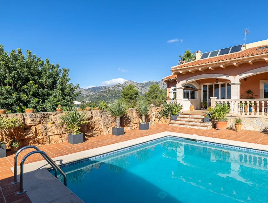 Family-friendly villa with wonderful mountain views-24