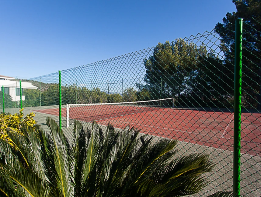 Gran villa con pista de tenis en Pinar Park-24