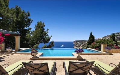 Mediterrane villa met uitzicht op zee