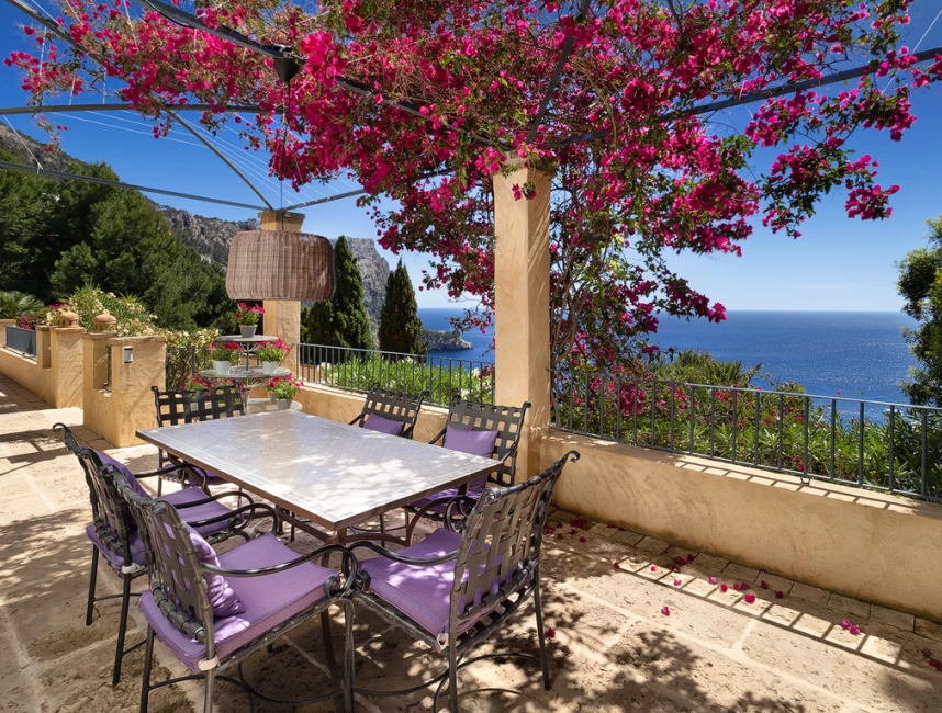 Mediterrane villa met uitzicht op zee-8