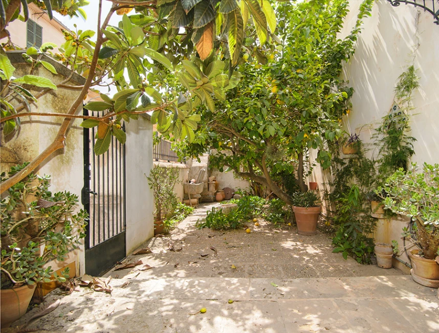Townhouse close to the market square in Llucmajor-13