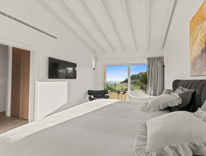 Moderne villa met uitzicht op zee en privacy-8