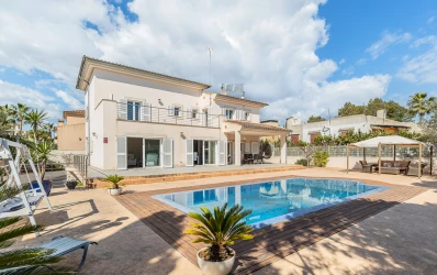Large detached house with pool near the beach of Sa Coma