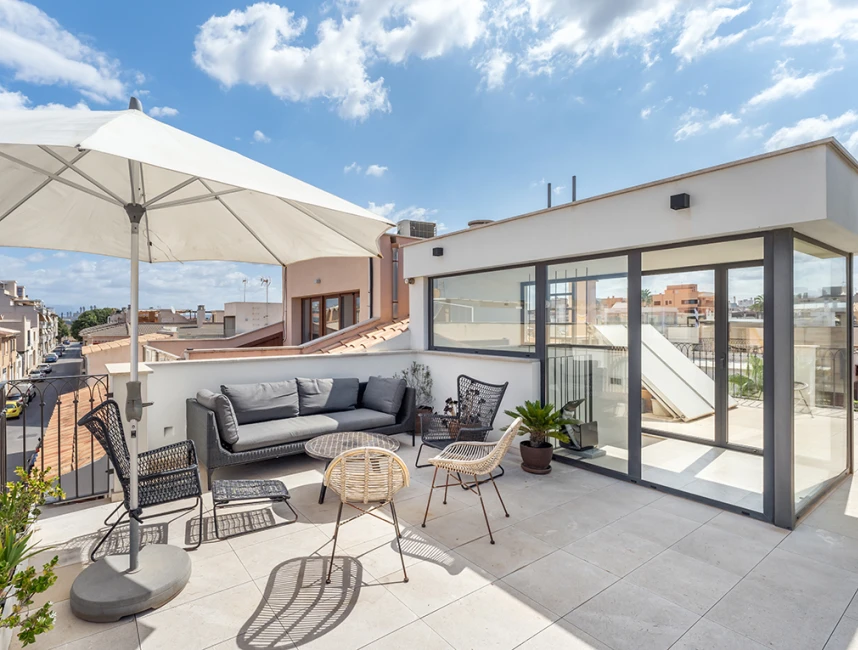 Odnowiony dom z ogrodem, basenem, tarasem na dachu i parkingiem w Palma de Mallorca - Molinar-16