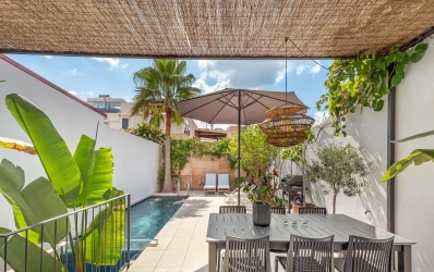 Gerenoveerd huis met tuin, zwembad, dakterras & parkeerplaats in Palma
