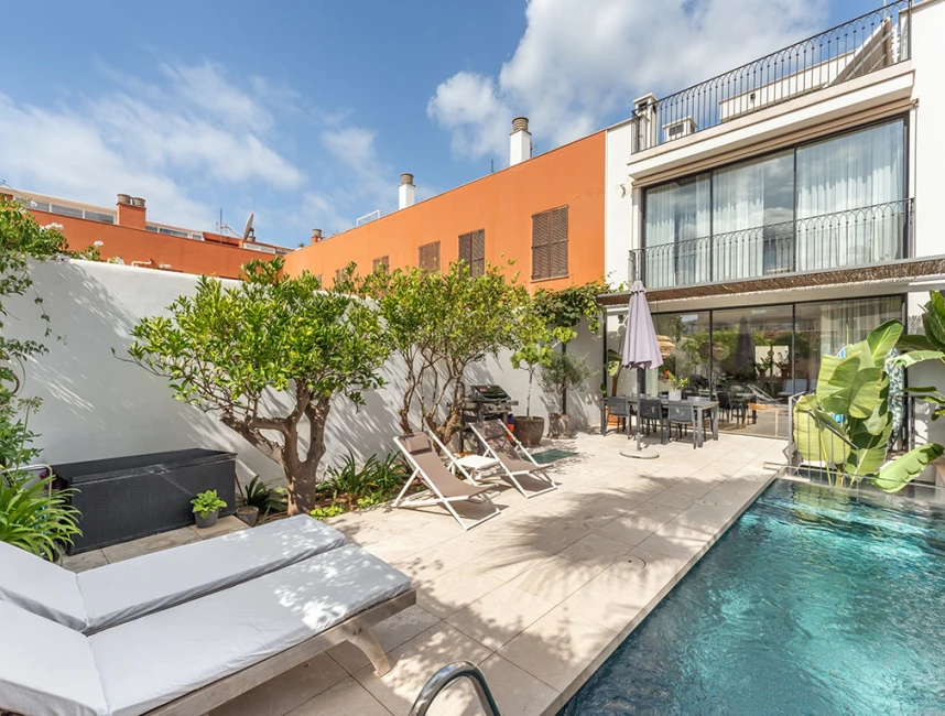 Odnowiony dom z ogrodem, basenem, tarasem na dachu i parkingiem w Palma de Mallorca - Molinar-2