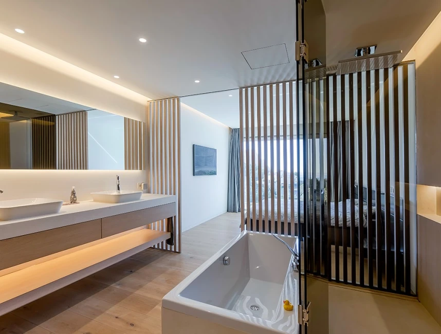 Moderne villa met zeezicht in luxe complex-18