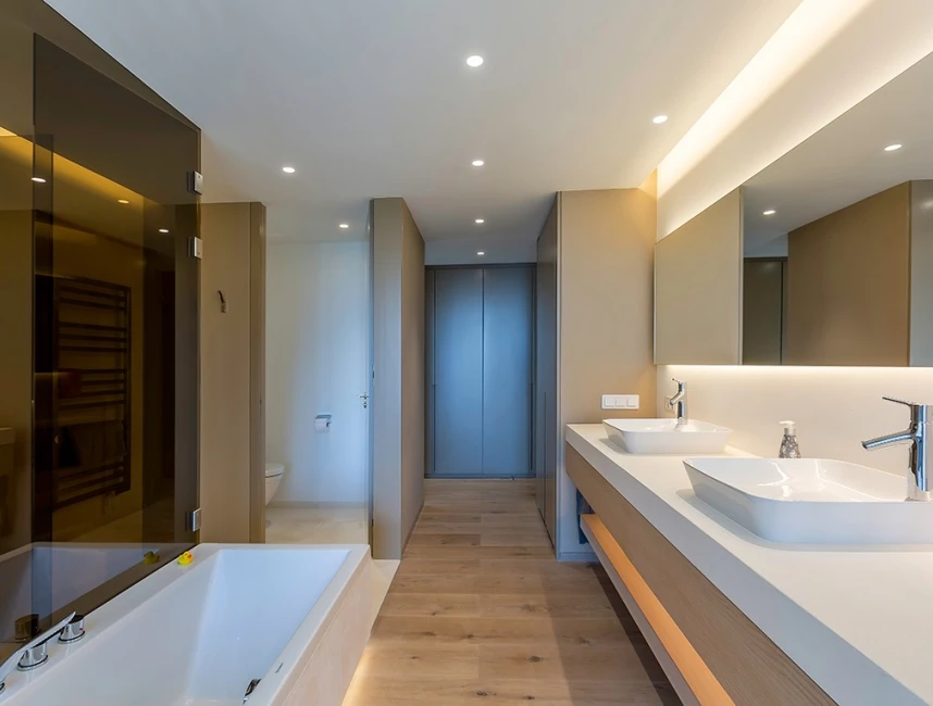 Moderne villa met zeezicht in luxe complex-10