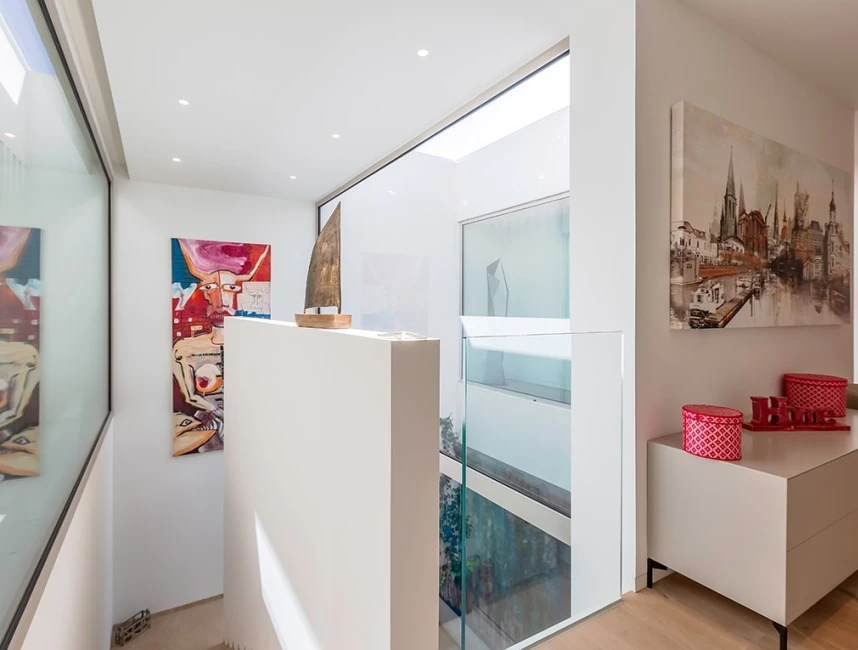 Moderne villa met zeezicht in luxe complex-17
