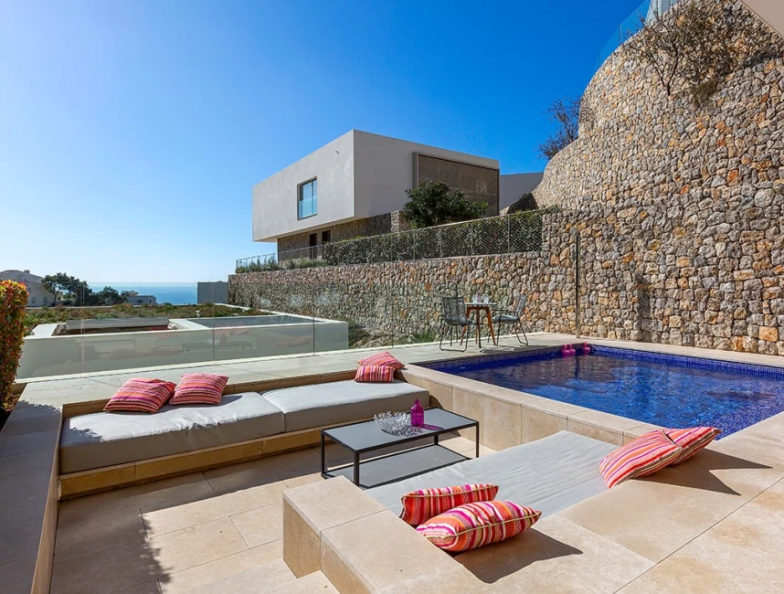 Moderne villa met zeezicht in luxe complex-13