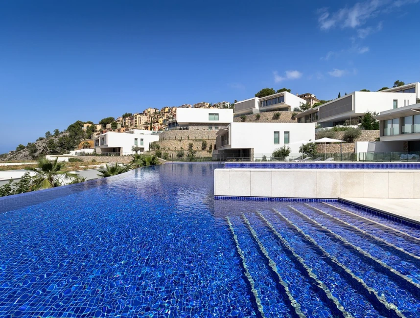 Moderne villa met zeezicht in luxe complex-14